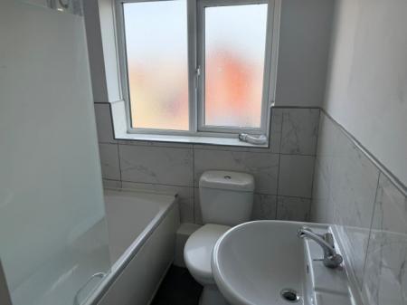 3 bedroom Terraced House to let in Springway Crescent, Grimsby, DN34