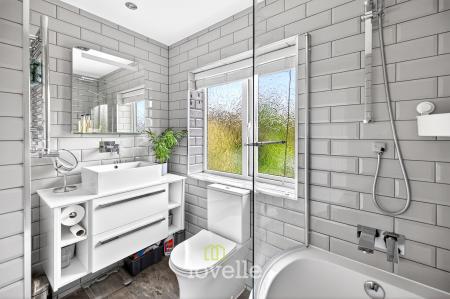 4 bedroom Detached house for sale in Wisteria Drive, Healing, DN41