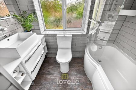 4 bedroom Detached house for sale in Wisteria Drive, Healing, DN41