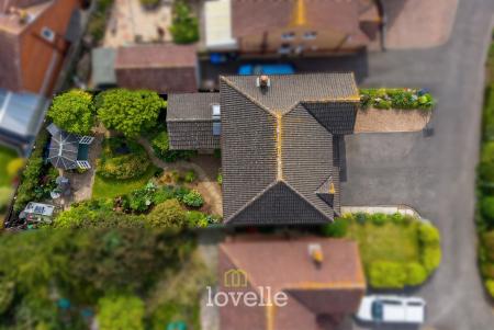 4 bedroom Detached house for sale in Wisteria Drive, Healing, DN41