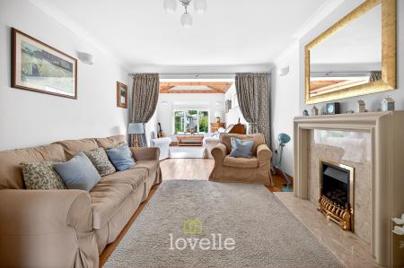 4 bedroom Detached house for sale in Wisteria Drive, Healing, DN41
