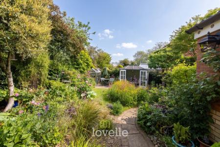 4 bedroom Detached house for sale in Wisteria Drive, Healing, DN41