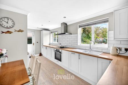 4 bedroom Detached house for sale in Wisteria Drive, Healing, DN41