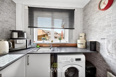 2 bedroom Terraced House for sale in Waterside Drive, Grimsby, DN31