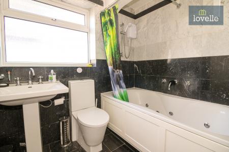 5 bedroom Detached house for sale in Charles Avenue, Louth, LN11