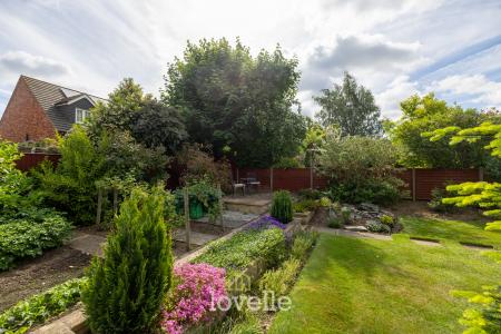 3 bedroom Detached house for sale in Stallingborough Road, Healing, DN41