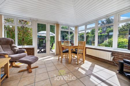 3 bedroom Detached house for sale in Stallingborough Road, Healing, DN41