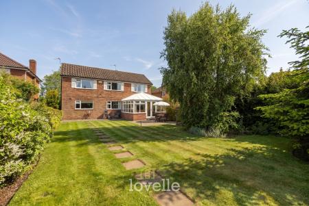 3 bedroom Detached house for sale in Stallingborough Road, Healing, DN41