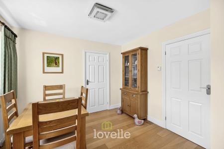 3 bedroom Detached house for sale in Stallingborough Road, Healing, DN41