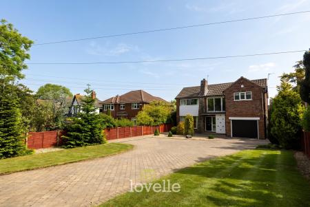 3 bedroom Detached house for sale in Stallingborough Road, Healing, DN41