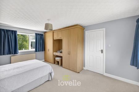 3 bedroom Detached house for sale in Stallingborough Road, Healing, DN41