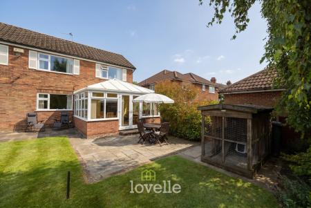 3 bedroom Detached house for sale in Stallingborough Road, Healing, DN41