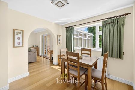 3 bedroom Detached house for sale in Stallingborough Road, Healing, DN41