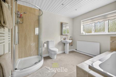 3 bedroom Detached house for sale in Stallingborough Road, Healing, DN41