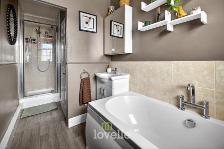 3 bedroom Terraced House for sale in Phyllis Avenue, Grimsby, DN34