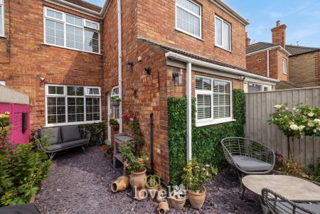 3 bedroom Terraced House for sale in Phyllis Avenue, Grimsby, DN34