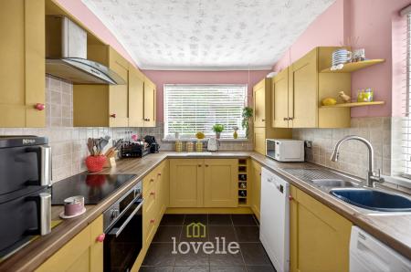 3 bedroom Terraced House for sale in Phyllis Avenue, Grimsby, DN34