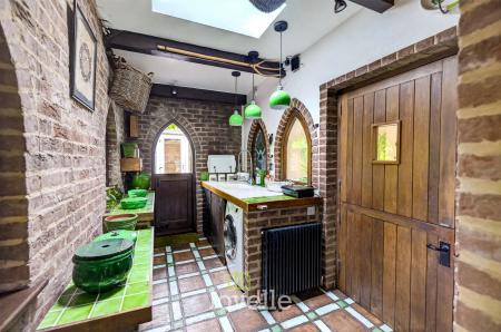 4 bedroom Detached house for sale in Main Road, Hatcliffe, DN37