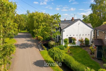 4 bedroom Detached house for sale in Main Road, Hatcliffe, DN37