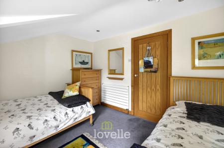 4 bedroom Detached house for sale in Main Road, Hatcliffe, DN37