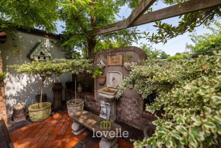 4 bedroom Detached house for sale in Main Road, Hatcliffe, DN37