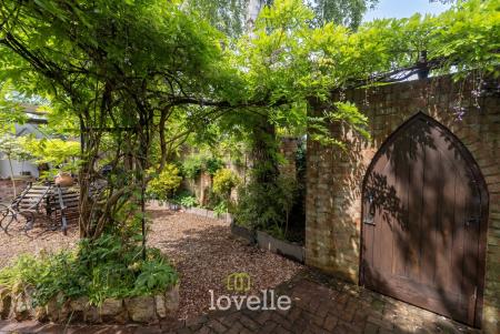 4 bedroom Detached house for sale in Main Road, Hatcliffe, DN37