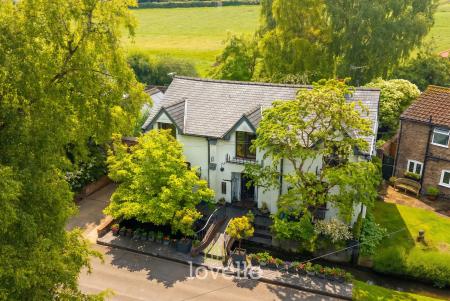 4 bedroom Detached house for sale in Main Road, Hatcliffe, DN37