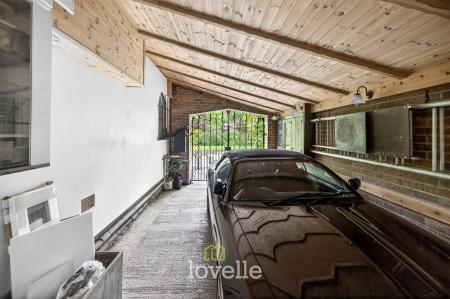 4 bedroom Detached house for sale in Main Road, Hatcliffe, DN37
