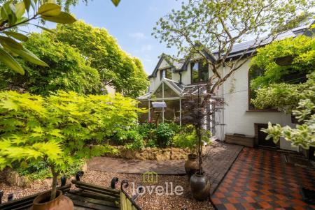 4 bedroom Detached house for sale in Main Road, Hatcliffe, DN37