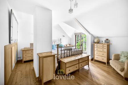 4 bedroom Detached house for sale in Main Road, Hatcliffe, DN37