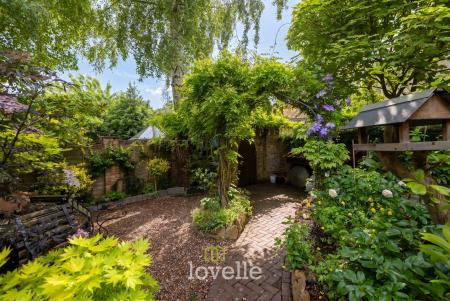4 bedroom Detached house for sale in Main Road, Hatcliffe, DN37