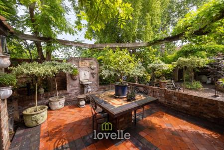 4 bedroom Detached house for sale in Main Road, Hatcliffe, DN37