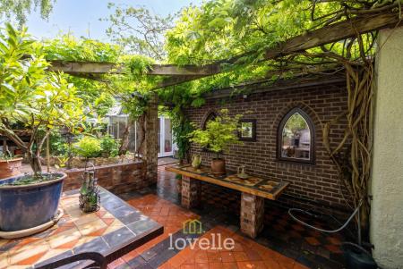 4 bedroom Detached house for sale in Main Road, Hatcliffe, DN37