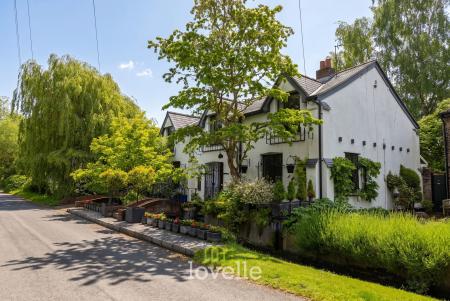 4 bedroom Detached house for sale in Main Road, Hatcliffe, DN37