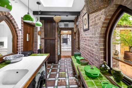 4 bedroom Detached house for sale in Main Road, Hatcliffe, DN37