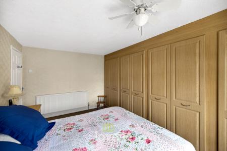 3 bedroom Semi-detached house for sale in Summerfield Avenue, Waltham, DN37