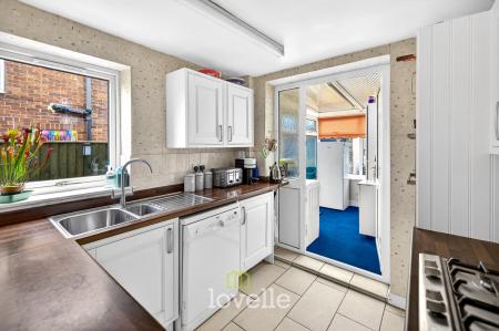 3 bedroom Semi-detached house for sale in Summerfield Avenue, Waltham, DN37