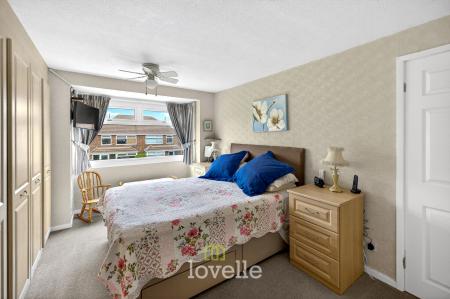 3 bedroom Semi-detached house for sale in Summerfield Avenue, Waltham, DN37