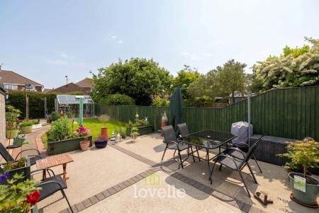 3 bedroom Semi-detached house for sale in Summerfield Avenue, Waltham, DN37