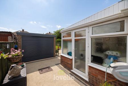 3 bedroom Semi-detached house for sale in Summerfield Avenue, Waltham, DN37