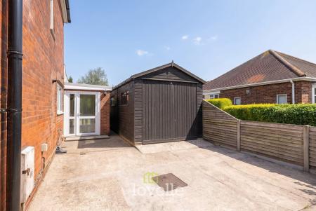 3 bedroom Semi-detached house for sale in Brigsley Road, Waltham, DN37