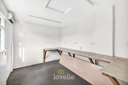 3 bedroom Detached bungalow for sale in Holton Mount, Holton-le-Clay, DN36