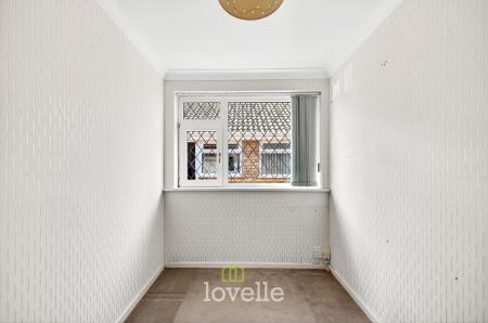 3 bedroom Detached bungalow for sale in Holton Mount, Holton-le-Clay, DN36