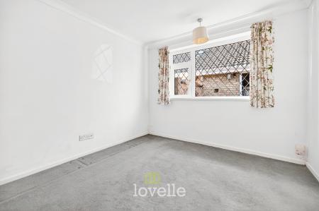 3 bedroom Detached bungalow for sale in Holton Mount, Holton-le-Clay, DN36