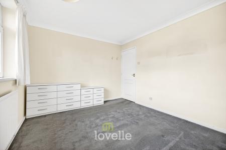 3 bedroom Detached bungalow for sale in Holton Mount, Holton-le-Clay, DN36