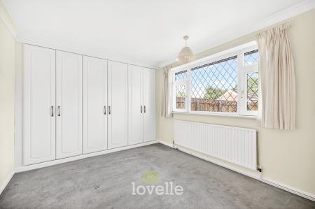 3 bedroom Detached bungalow for sale in Holton Mount, Holton-le-Clay, DN36