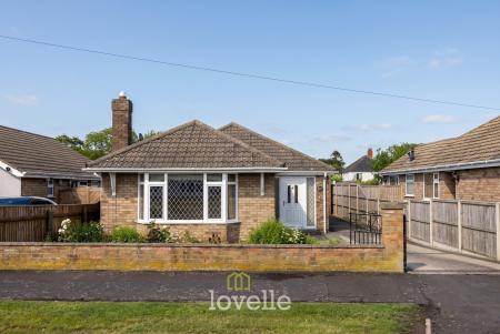 3 bedroom Detached bungalow for sale in Holton Mount, Holton-le-Clay, DN36