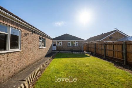 3 bedroom Detached bungalow for sale in Holton Mount, Holton-le-Clay, DN36