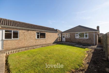 3 bedroom Detached bungalow for sale in Holton Mount, Holton-le-Clay, DN36