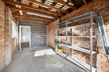 3 bedroom Detached bungalow for sale in Holton Mount, Holton-le-Clay, DN36
